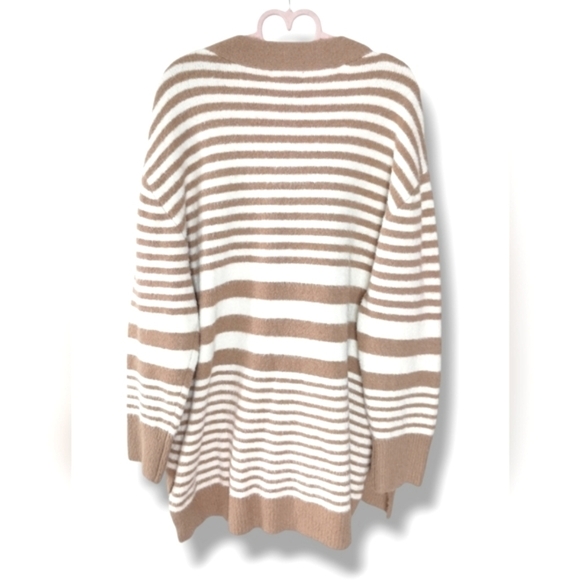 NWT Ava & Viv Cozy V-Neck Sweater in Tan/White Stripe. 🤎🤍 XXL - Picture 3 of 7